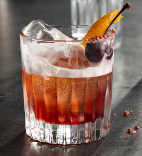 Cocktail preparato con Vortex Cube Cocktail preparato con raffredda bicchieri Vortex Cube